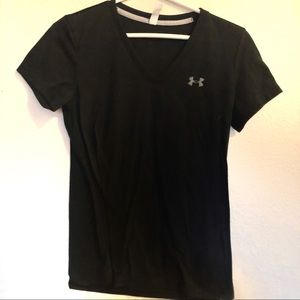 UNDER ARMOUR black v neck loose fit tee shirt sm